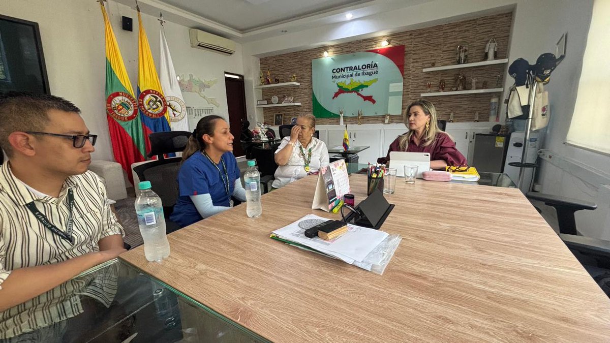 CMIbague's tweet photo. 👩🏼‍💻 La contralora Francy Johanna Ardila Salazar fortalece alianzas por la transparencia. 🤝 Junto al Dispensario del Ejército Nacional y sus veedurías impulsaremos escenarios de participación ciudadana. Además, accederán a capacitaciones y diplomados con la ESAP. 🎓#ControlSocial https://t.co/trprZ4Ve5G