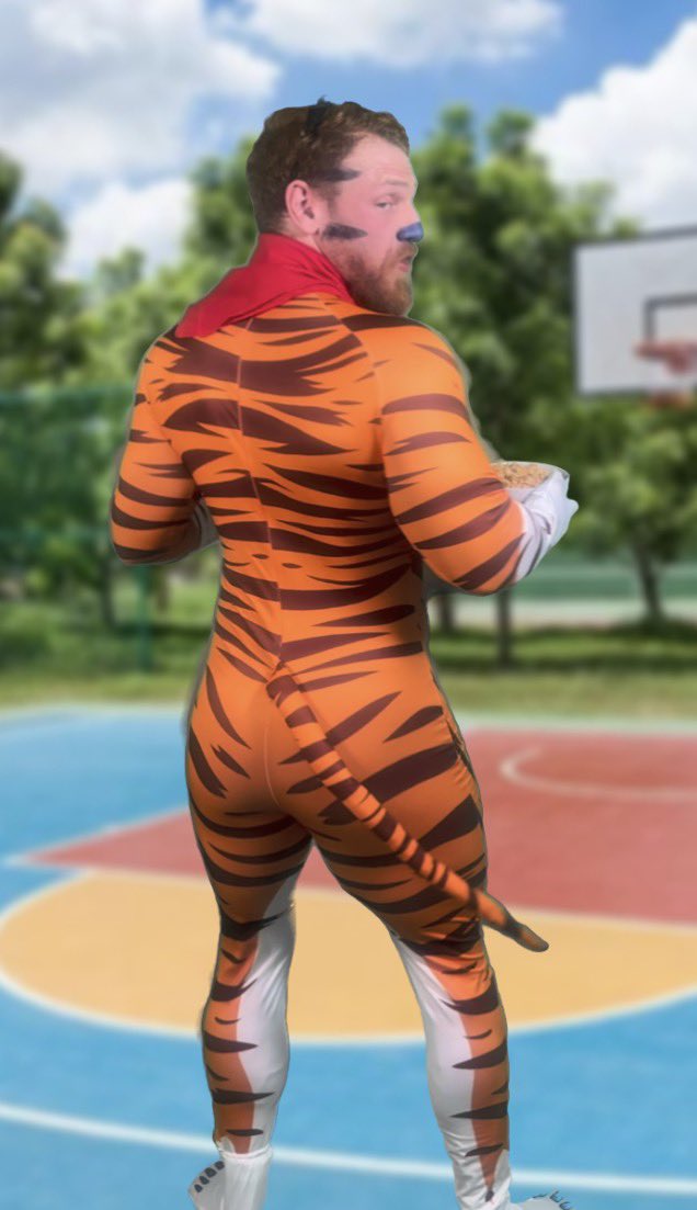 bubblegumshaneX's tweet photo. Tiger or Bunny? https://t.co/Uloiy5nmyv