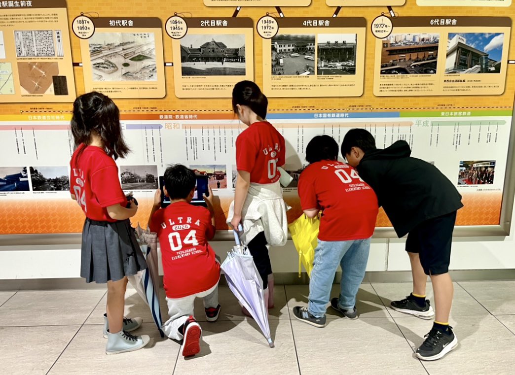 kazenotoki's tweet photo. 風の時編集部に小学4年生が弟子入り留学。
編集部のある北目町通＆東八番丁界隈を歩いた後、事務所に戻り“誰かに伝えたくなった興味深いこと”をまとめる実習。
 #仙台 #風の時編集部 https://t.co/f06wLEMEaI