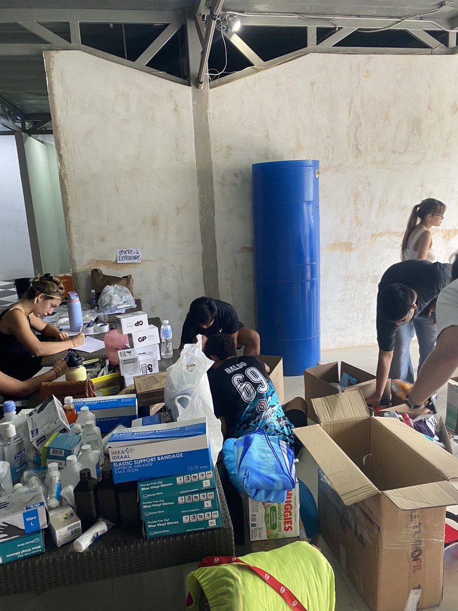 YsaBriMargiotta's tweet photo. Parque Dunas en #Carabobo #Valencia #Naguanagua esta funcionando como centro de acopio para los donativos que se enviarán a los afectados del terremoto https://t.co/DHLM3pYDIf