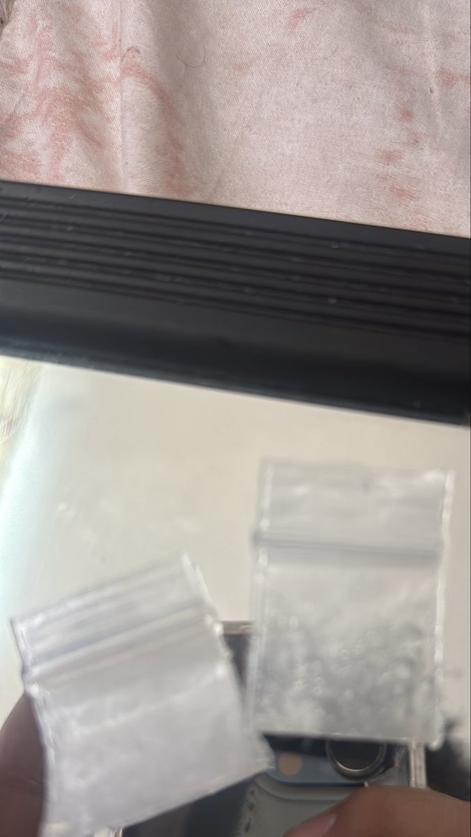 fernandagz67's tweet photo. Y justo cuando pensé que tenía más veo que ya se terminó 🫩🫩🫩🫠 

#meth #drugstwt https://t.co/OdRye21Mo8