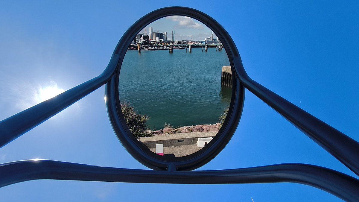SeydouTraoreLH's tweet photo. @LH_LeHavre à l'occasion d' @UnEteauHavre ce jeudi 2 juillet 2026 à la découverte de l'œuvre "un miroir circulaire de 7m14 ", au Quai Southampton .
Une œuvre de l'artiste , architecte et chercheur Français, Guillaume Aubry . https://t.co/nHJUxrEr86 
@catherinepegard @MinistereCC https://t.co/vJRgr5OrK6