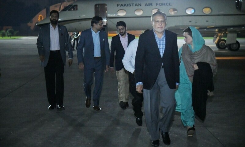 pakistanwalli's tweet photo. Hey @elonmusk, you were impressed when Pakistani courts sentenced rapists to death for raping a Pakistani-origin French citizen. The courts delivered justice because the rapists were from poor families and had no money or influence. Now see how Pakistani courts protect criminals in this case: 

Pakistani Foreign Minister @MIshaqDar50's grandson kidnapped and gang-raped two foreign tourists in Lahore, Pakistan. Dar, a financial fugitive living in London, was escorted to Pakistan by the Pakistani military in a military aircraft and made Pakistan's foreign minister and deputy prime minister. This is the actual picture of Dar after landing in Pakistan, protected by the military. I'm sure the military will protect his grandson too.