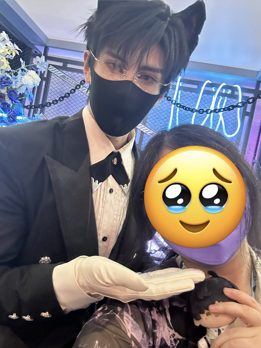 TamaMagatama's tweet photo. Warning: Immersion break
-
I went to Anime Expo and did the cosplayer interaction and I was shaking like a LEAF 🍃 I think Zayne knew and was so kind to me 🥹🥹🥹🥹
I’m glad I went out of my comfort zone to do this! ☃️🩵 https://t.co/lDcsvaOAEH