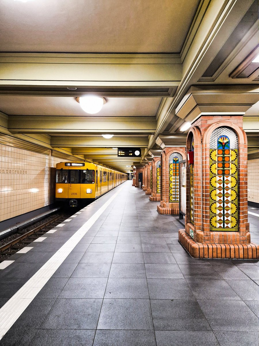 TheFrog41007428's tweet photo. U8
#berlinvibes https://t.co/FAlfA21piP