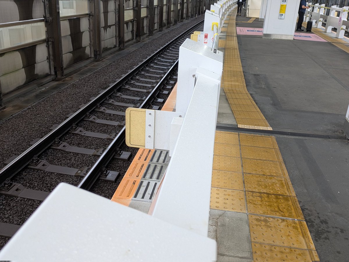 Hiro1220_per's tweet photo. 矢野口駅宇都宮型「黄色い"線"まで」残存
そして既報ですがベルスイッチ撤去 https://t.co/dBC3sLgWfG