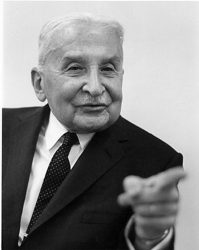 QuotesforGoal's tweet photo. "El socialismo no es pionero de un mundo mejor, es el destructor de miles de años de civilización. No construye, sino destruye. Porque la destrucción es su esencia.
Solamente consume lo que ha creado el orden social basado en la propiedad privada de la producción"

L. von Mises https://t.co/d8CW4qoxlJ