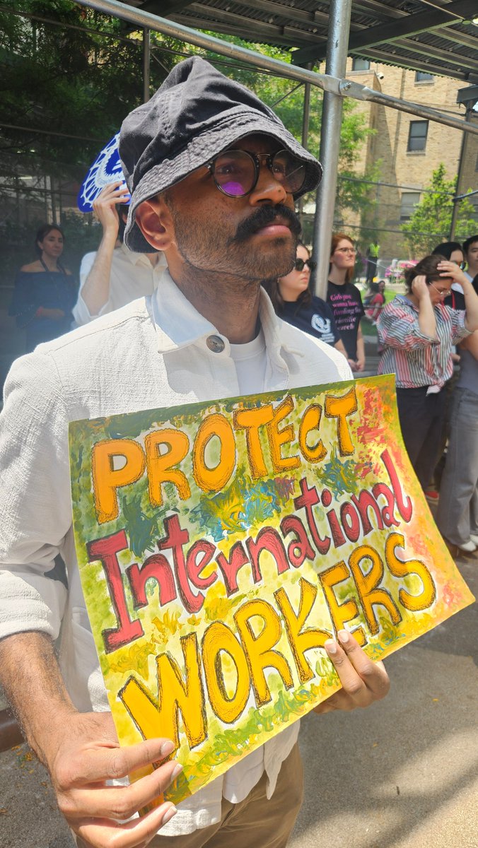 CPWUAW's tweet photo. Columbia is offering us salary minimums that are below other institutions in the city, not enough to survive in NYC, and is refusing other protections. https://t.co/LaFbsoYLxN