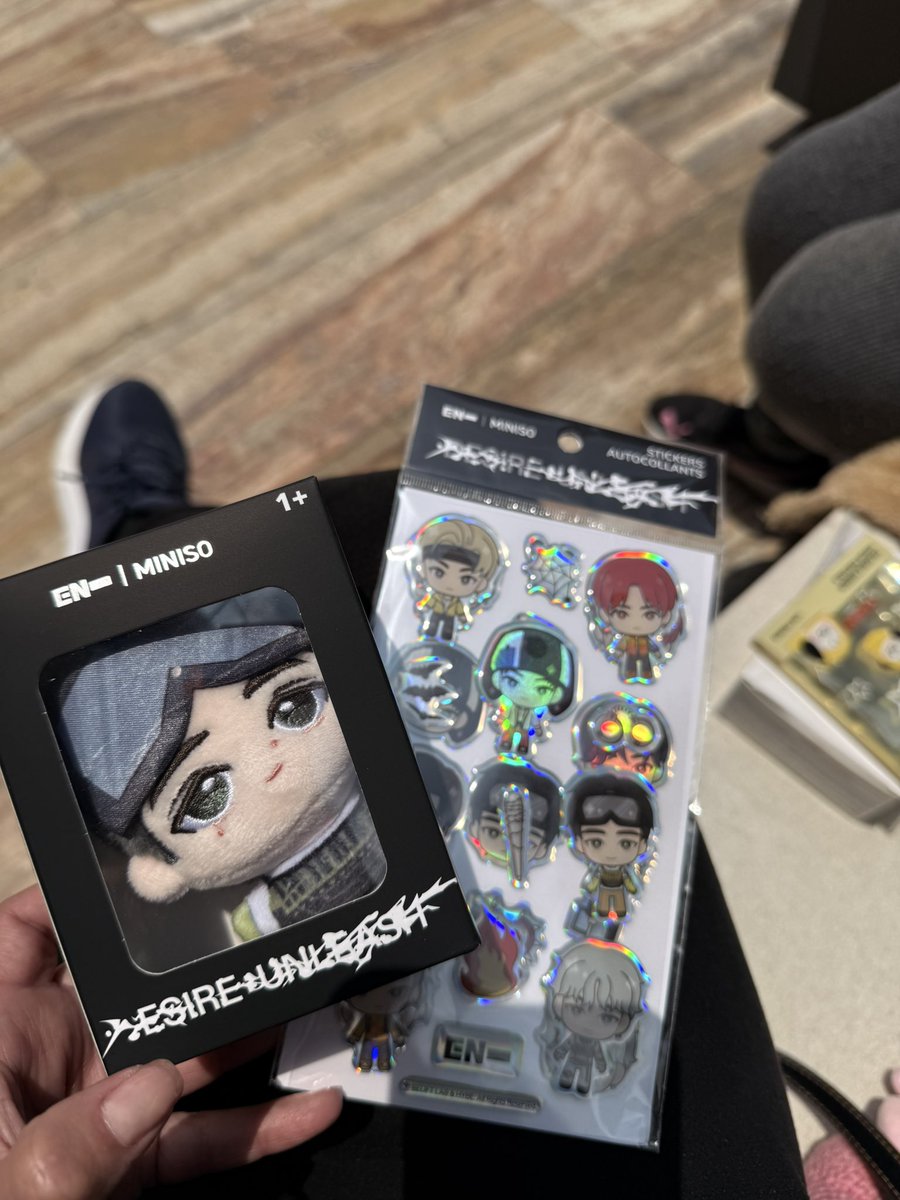 MinJeon00's tweet photo. @MinisoMexico, por qué tan pocas bolsas el día de hoy de la venta ??, en gran terraza Coapa éramos bastantes personas y a pesar de llegar a las 9:30 am fui la número 24 y esto fue lo único que pude alcanzar 😭😭😭😭 por favor traigan más bolsitas. https://t.co/gb3BCX17Dg