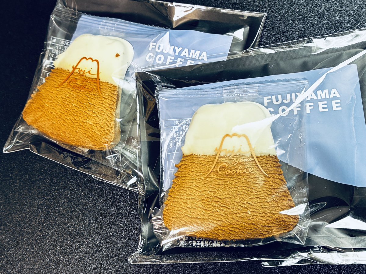 STTraveler's tweet photo. Fujiyama Cookie 🗻🍪

Fujiyama Cookie offers a variety of exclusive, Mt. Fuji-shaped souvenirs that can only be purchased at this store.

⁠#フジヤマクッキー 
#河口湖 
⁠ https://t.co/a8GGwYQ5HZ