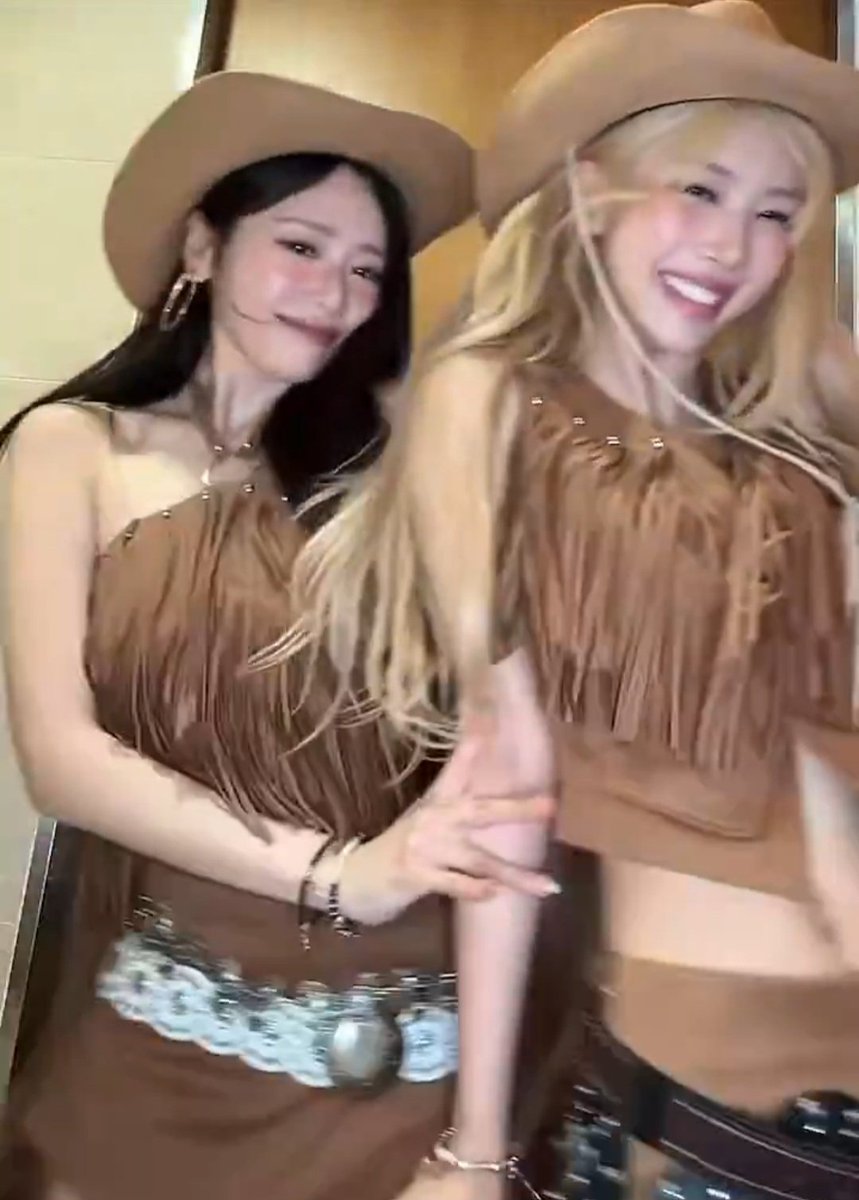 fireminji's tweet photo. Both just geeked as hell doing thag challenge. I know what you are 🍇🍈🍉🍊🍋🍌🍍🥭🍎🍐🍑🍒🍓🫐🥝🥥🍋‍🟩 https://t.co/T1wuvlBLfk