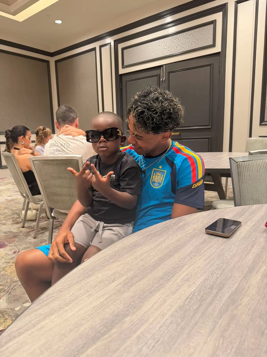 BarcaTimes's tweet photo. 🚨🎙️| Lamine Yamal: “I love my brother, he’s like a son to me.” #fcblive ❤️ https://t.co/bjuhcDqfVi