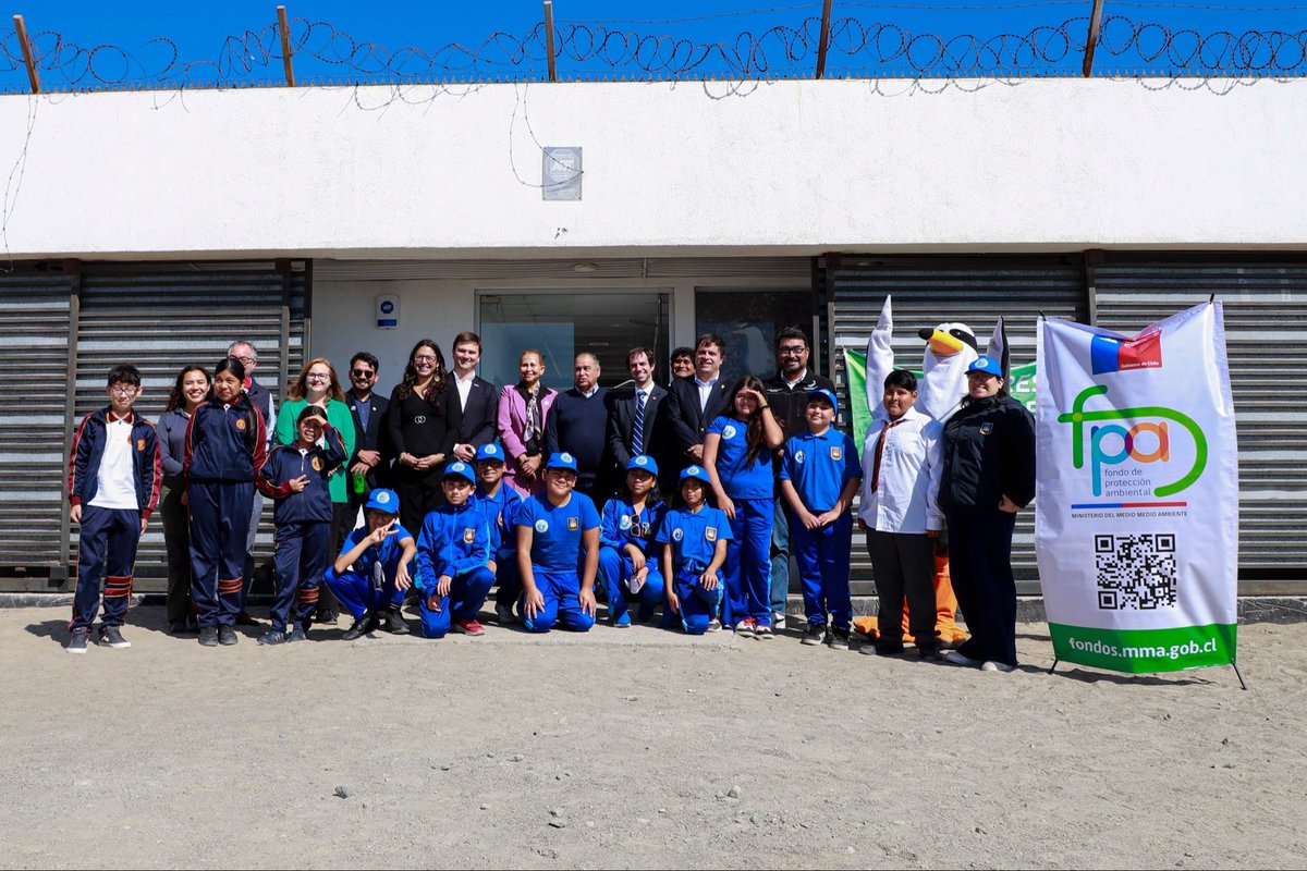 MMAChile's tweet photo. Seguimos en la región de Antofagasta y en Mejillones firmamos el convenio del proyecto “Juégatela por el clima” de la Fundación para la Sustentabilidad del Gaviotín Chico. Financiado por nuestro Fondo de Protección Ambiental, fortalecerá la educación ambiental de niños y jóvenes. https://t.co/0rS2rSPzd3