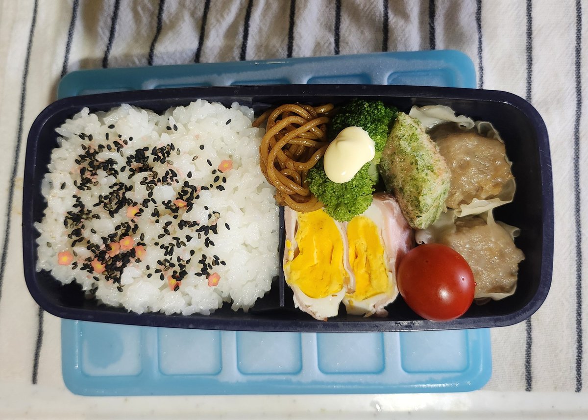 k_panda_m_f's tweet photo. おはようございます😊
今日は 子ども②のお弁当ひとつです
私は 美容院へ行って来ます
皆様今日も一日ご安全に🍀
良い週末を〜
 #お弁当
 #お弁当記録 https://t.co/cQUGnowxZu