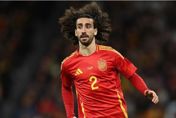 2010MisterChip's tweet photo. Marc Cucurella 🇪🇸 firma 2 asistencias en la victoria ante Austria.

Es el PRIMER español en TODA la historia de la Copa del Mundo que reparte dos asistencias en un partido de eliminación directa.

Solo otro español había dado dos en un mismo partido mundialista: De Pedro, en 2002... y fue en la fase de grupos.