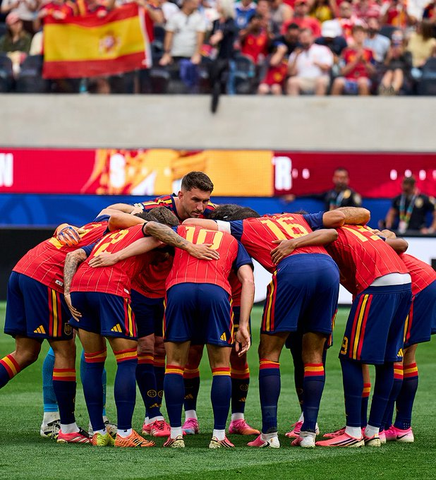 Onedioki's tweet photo. 🇪🇸 İspanya adeta kusursuz ilerliyor! 🔥

🏆 2026 Dünya Kupası:
⚽ 8 Gol
🧤 0 Gol yedi
🎯 26 isabetli şut
🚫 Kalesinde sadece 3 isabetli şut gördü.
Şampiyonluk yolunda en büyük favorilerden biri olduklarını her maçta kanıtlıyorlar. 👀🇪🇸
#WorldCup2026 #İspanya  #Spain #WorldCup https://t.co/MFuySQ50XM