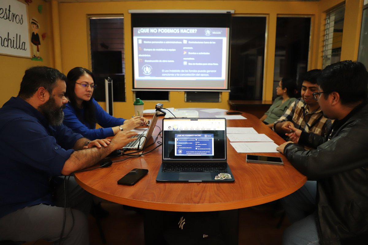 DideducSac's tweet photo. En esta mesa de trabajo se unieron esfuerzos junto al Departamento de Infraestructura y al Departamento de Fortalecimiento a la Comunidad Educativa.
#Mineduc
#DideducSacatepéquez
#InfraestructuraEscolar
#ComunidadEducativa https://t.co/TtamTOAyVp