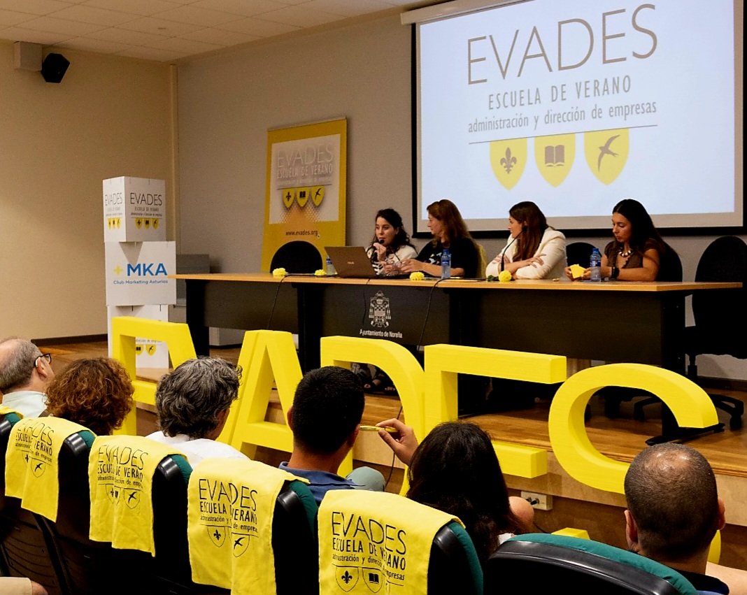 kriesgo's tweet photo. Cada verano llega el mes @EVADES1 cuando la ESCUELA DE VERANO https://t.co/n8ts62Fm0P nos brinda a los inquietos, rebeldes e inconformistas la oportunidad de COMPARTIR CONOCIMIENTO en formato líquido amarillo formativo @CRASTURIAS @CamaraGijon @GijonImpulsa @FADEAsturias GRACIAS https://t.co/NeydkGxvRm