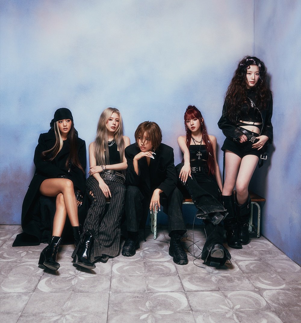 chartsidle's tweet photo. i-dle's “Crow” has now spent 3 weeks at #1 on the QQ Music best-selling singles Chart (biggest music platform in China). https://t.co/JTnl6EGp6Z