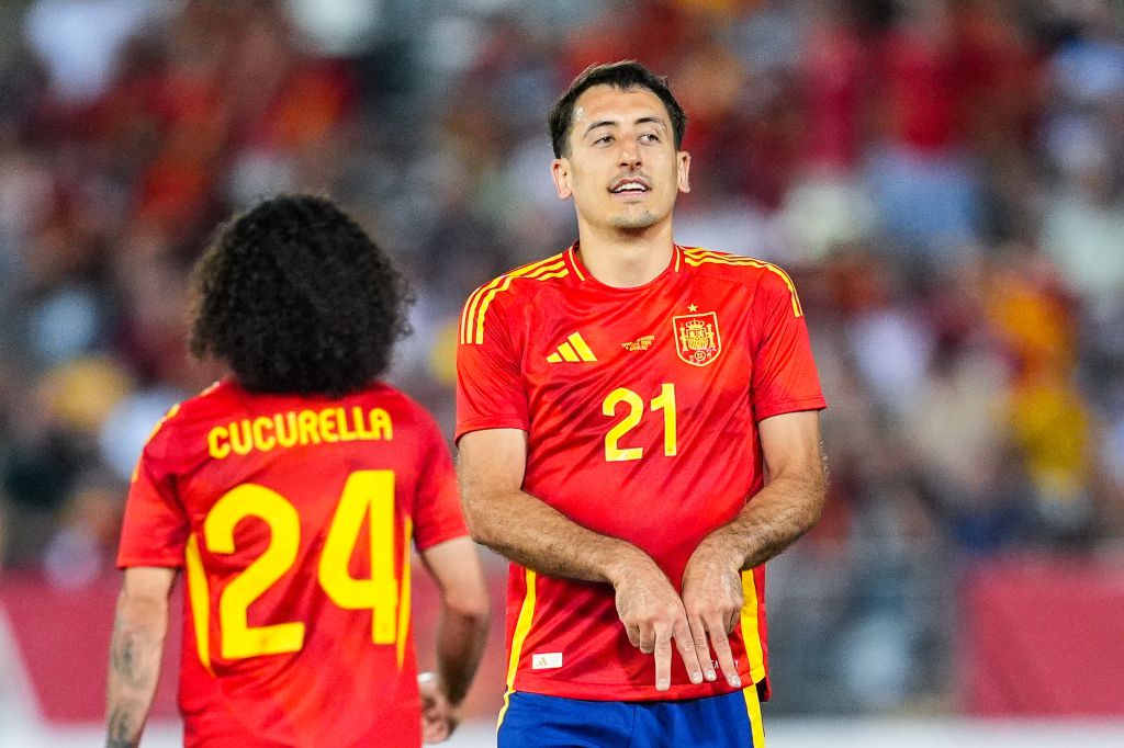 FanOyarzabal's tweet photo. Pasa súper desapercibido pero Cucurella ahora mismo es top 10 jugadores del mundo, lástima que los laterales estén siempre infravalorados

Y tiene una química de locos con Oyarsexo, dos asistencias hoy a EDDS y la segunda es IDÉNTICA a la de la final de la Eurocopa https://t.co/7jqTzccbY5