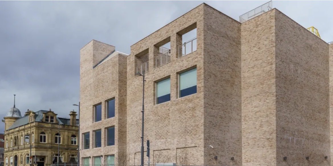 Stoddart2Peter's tweet photo. @createstreets Not even open yet … Sunderland Culture House … perhaps the view is better from the inside? https://t.co/GXEjMJI3cE