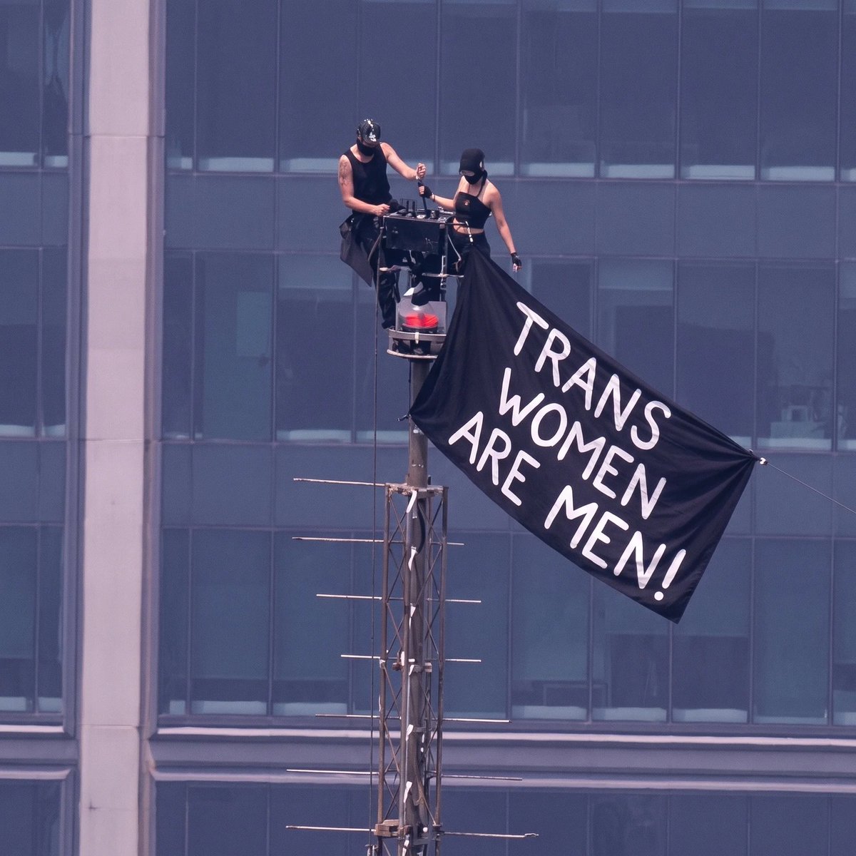 LooseLinda_'s tweet photo. THESE CIS MEN NEED TO BE ARRESTED FOR TRANSPHOBIA!!!!

☪️🇵🇸👩‍🦽🏳️‍⚧️🏳️‍🌈🇺🇦💉✊🏿 https://t.co/umUKYjQTXl
