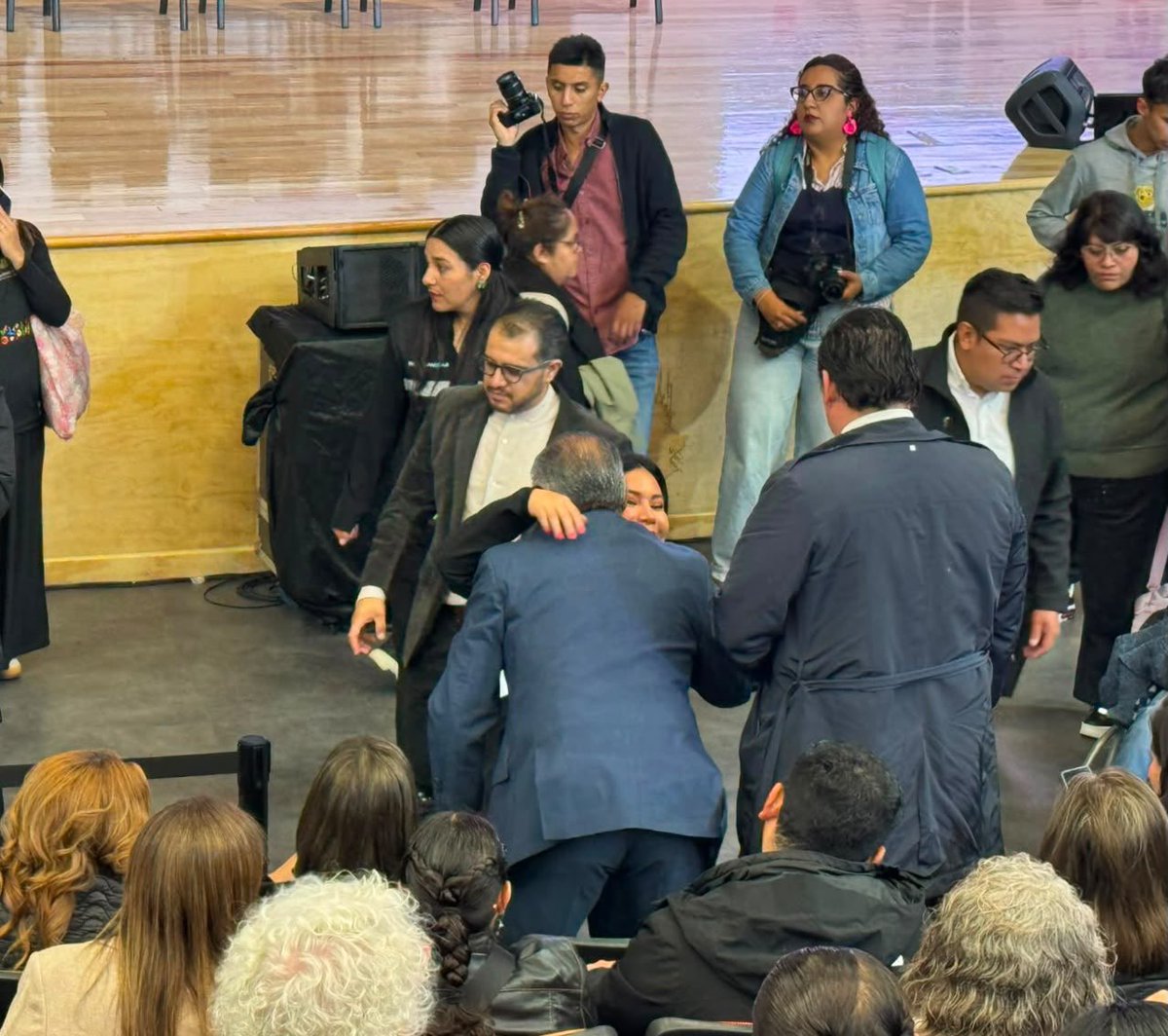 PabloTrejoIzt's tweet photo. Acompañé a nuestra jefa de Gobierno, Clara Brugada, en la promulgación de la Ley de Cuidados de la Ciudad de México. Con este paso histórico, hacemos justicia a quienes cuidan y garantizamos un derecho fundamental en nuestra capital.

#EquipoPabloTrejo
#PabloTrejo
#LeyDeCuidados https://t.co/w8cUSavcPw