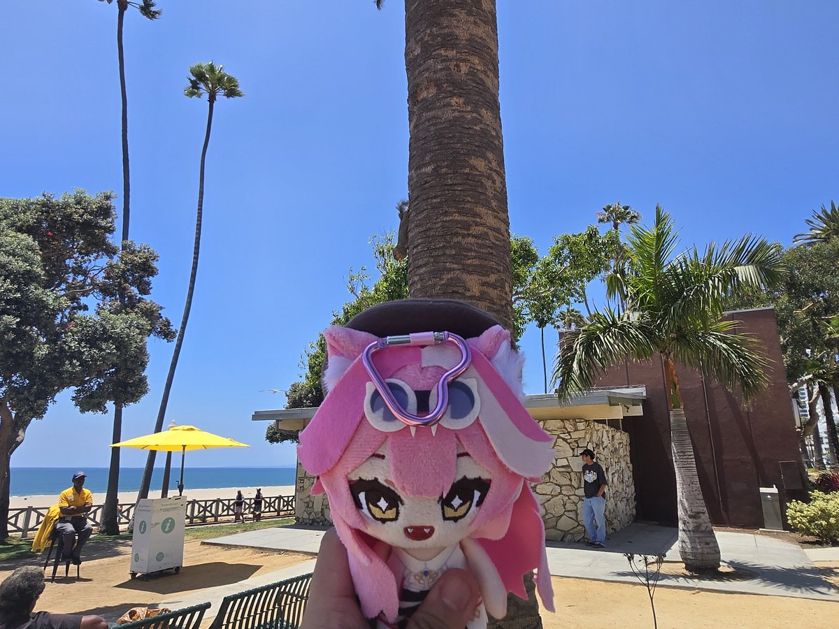 raoraFan_gaon's tweet photo. Sightseeing in Santa Monica with Mamma🩷
#CiaoRaora https://t.co/dTuEMUr4cz