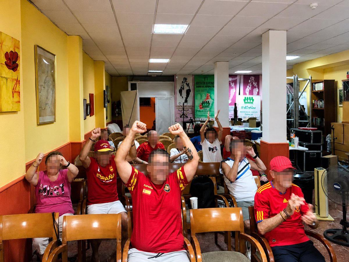 AlmeriaAra's tweet photo. 🇪🇸⚽ ¡España 3 - 0 Austria!

Celebramos una gran victoria, pero sobre todo celebramos una forma sana, responsable y positiva de vivir el fútbol
💚 Disfruta del fútbol.
💚 Cuida de ti.
💚 Celebra sin consumos.
#TúDecidesNosotrosTeAyudamos
#ARA
#OcioSaludable
#EspañaAustria https://t.co/5JemjGeVuP