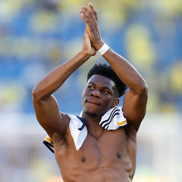 theMadridZone's tweet photo. 🚨💣 BREAKING: Aurélien Tchouaméni could be AVAILABLE for a figure around €82M.

He wants to STAY at Real Madrid, but a SALE could help raise funds for a move for Enzo Fernandez. @JacobsBen https://t.co/XySa8Ik0qc