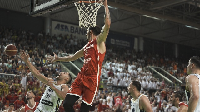 Onedioki's tweet photo. 🇹🇷 12 Dev Adam’dan bir galibiyet daha! 🔥🏀

FIBA 2027 Dünya Kupası Avrupa Elemeleri’nde Bosna-Hersek’i 82-75 mağlup eden A Milli Takım, üst üste 5. galibiyetini aldı. 💪

📊 5’te 5 yaptık
🏆 İkinci tur biletini garantiledik
🔥 Liderlik serisi devam ediyor
#12DevAdam https://t.co/kPxTaXdFk6