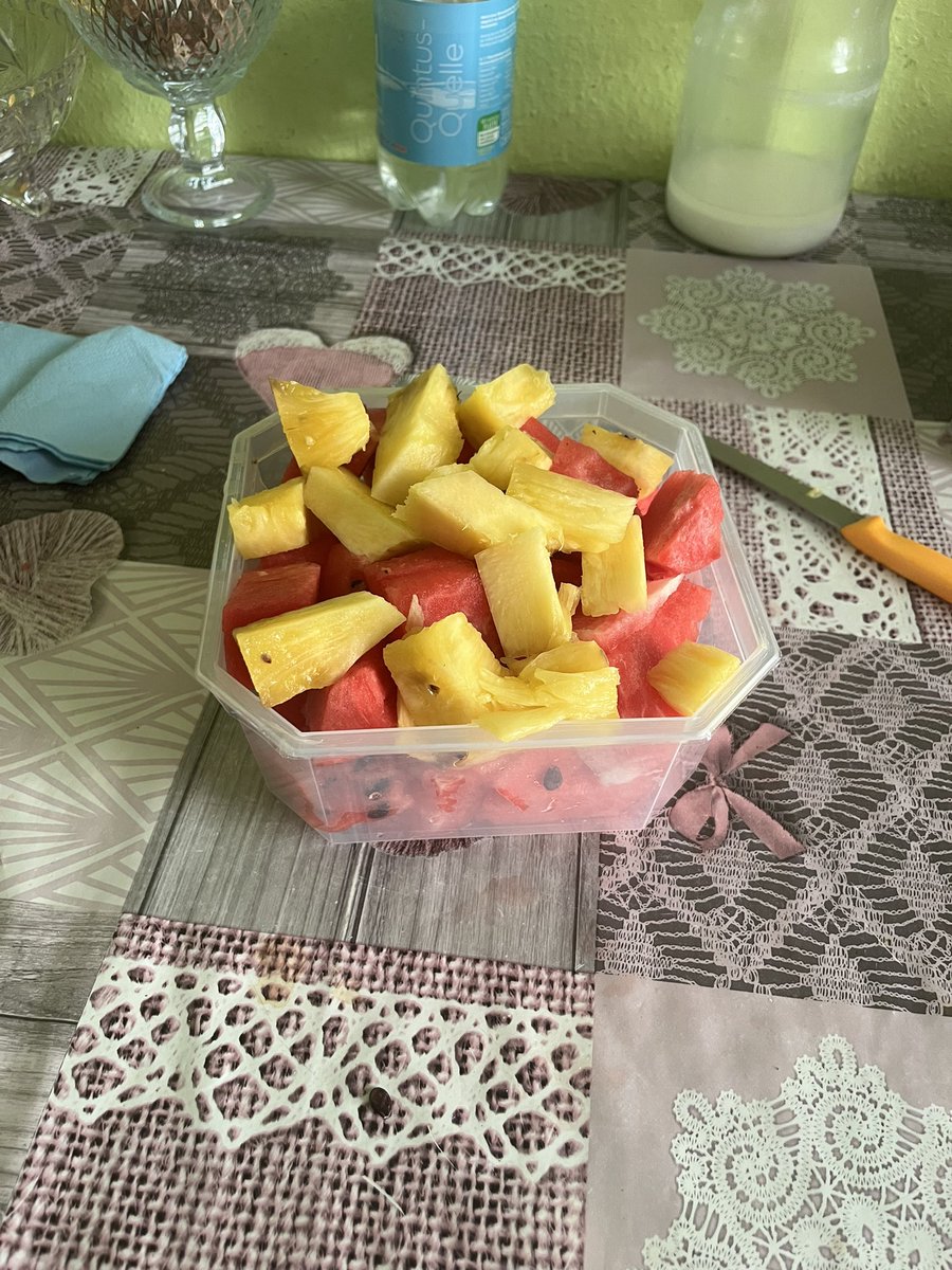 nvkajima's tweet photo. woke up at exactly 71kgs (🫩)
broke da fast 
hit 10k
had 400 cals of fruit &amp; another 400 cals of whatever bs that meal is (rough estimate i couldn’t weigh them since i wasn’t home)
DIDNT GO TO THE GYM I BLAME MY EXAMS
did better with the water but how do u even track water https://t.co/1oAMYYGqmG