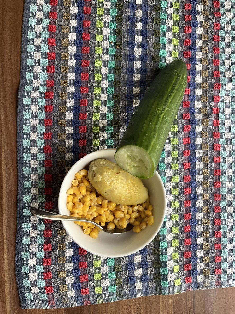 nvkajima's tweet photo. woke up at exactly 71kgs (🫩)
broke da fast 
hit 10k
had 400 cals of fruit &amp; another 400 cals of whatever bs that meal is (rough estimate i couldn’t weigh them since i wasn’t home)
DIDNT GO TO THE GYM I BLAME MY EXAMS
did better with the water but how do u even track water https://t.co/1oAMYYGqmG