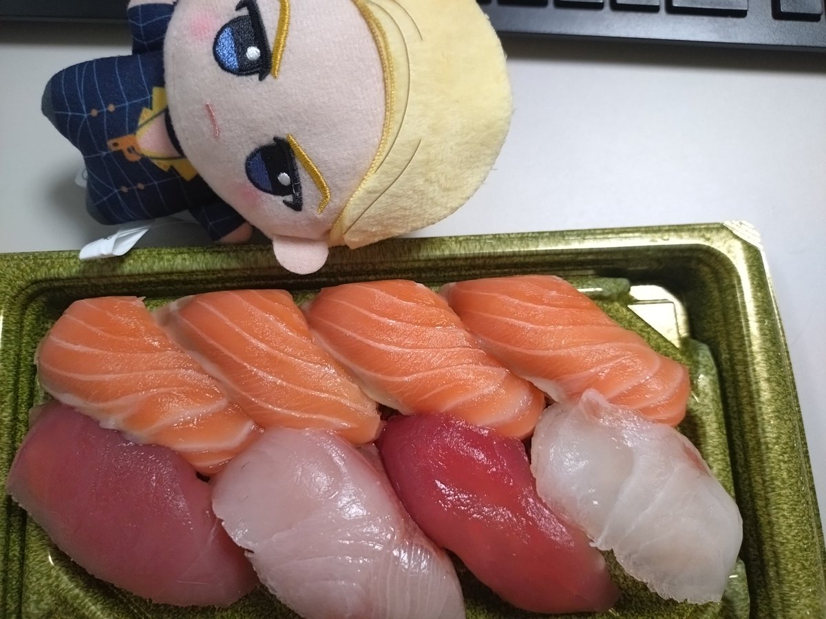 el_ruka's tweet photo. お魚屋さんのお寿司🍣
一応氷🧊入れた100均保冷バッグに車内一晩放置💦
熟成された大人の味わい✨️
更にシャリは赤シャリ…うんメェ〜👍️ https://t.co/S57LFSJ4P1
