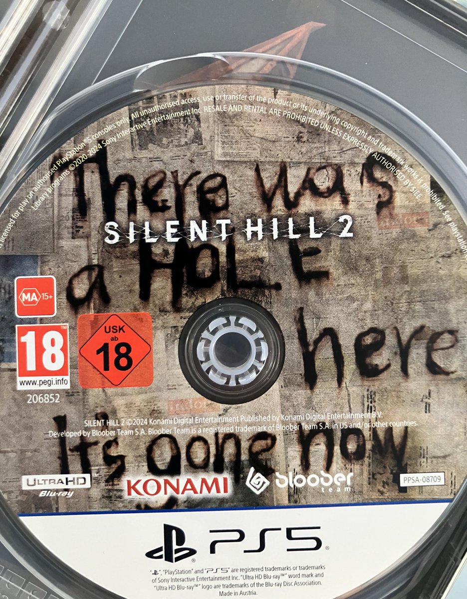 luftschlossser's tweet photo. the uk/eu version of silent hill 2 is my fav disk art that i own https://t.co/qdo5oxiT3q