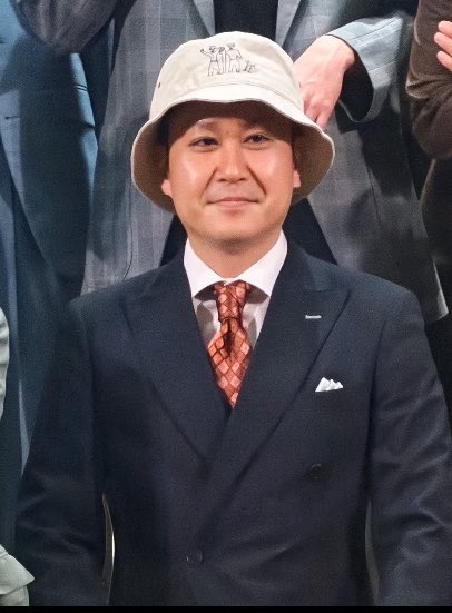 MMMMMMMMMMEGUMI's tweet photo. TLに流れて来たこの銀次氏、
運動会の日の校長先生すぎた。
朝礼台が似合いそう。 https://t.co/5bZiedw8SR