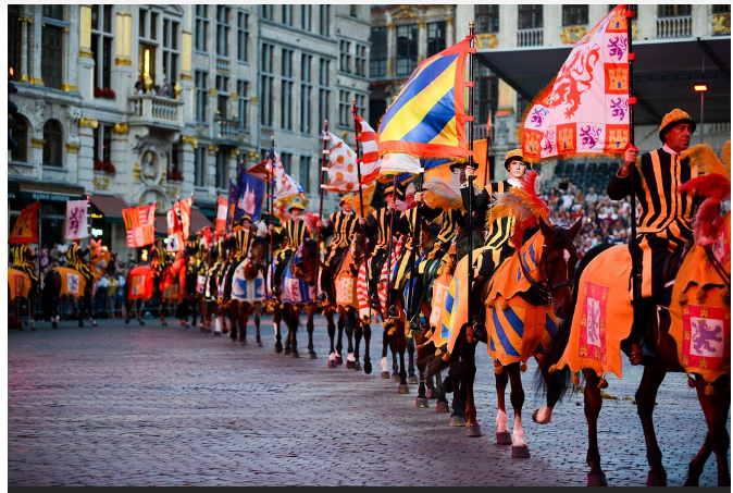 CCivicaCatalana's tweet photo. Hoy Bruselas ha celebrado el 'Ommegang', una procesión en honor al Rey español Carlos V en recuerdo a su visita a Flandes de 1549 para presentar a su hijo Felipe II

Desfilan a caballo las banderas de todos los dominios de España en el siglo XVI

Seguro que Puchi ha ido a verlo https://t.co/sOmUOJDO2i