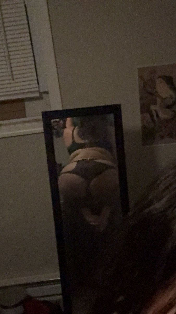 lia_a204's tweet photo. Dm to buy #buyingcontent #selling #selling #sellingcontent #venmo #paypal #thickthighs https://t.co/08qbD1PRlB
