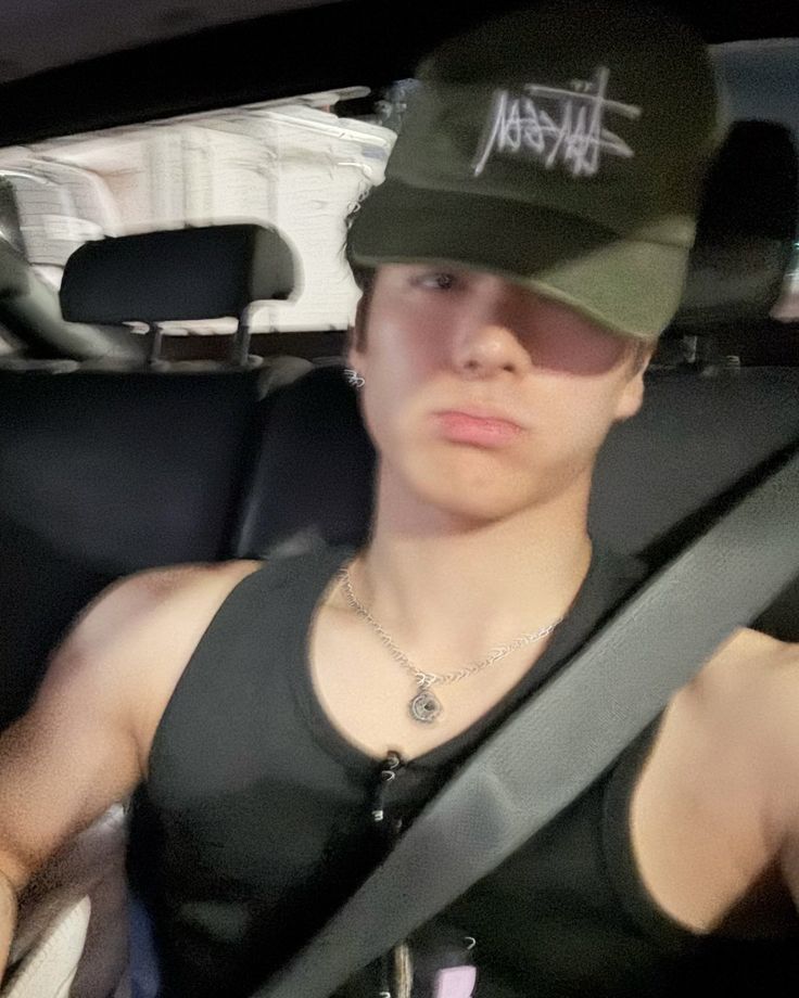 vxmpxace's tweet photo. Airport vibe https://t.co/Q2FHBqbalb