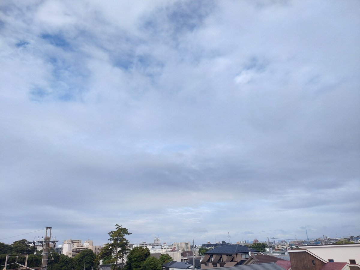 skyanai's tweet photo. おはようございます
いつも沢山の♥ありがとうございます
雲⛅️が広がる空
太陽☀は雲越しからです
アメダスの気温は20℃
涼しい北寄りの風が気持ち良く、過ごしやすい体感です
皆さんの空はどうですか
では良い１日を
＃イマソラ
#空がある風景 https://t.co/Dg2ULP0jky