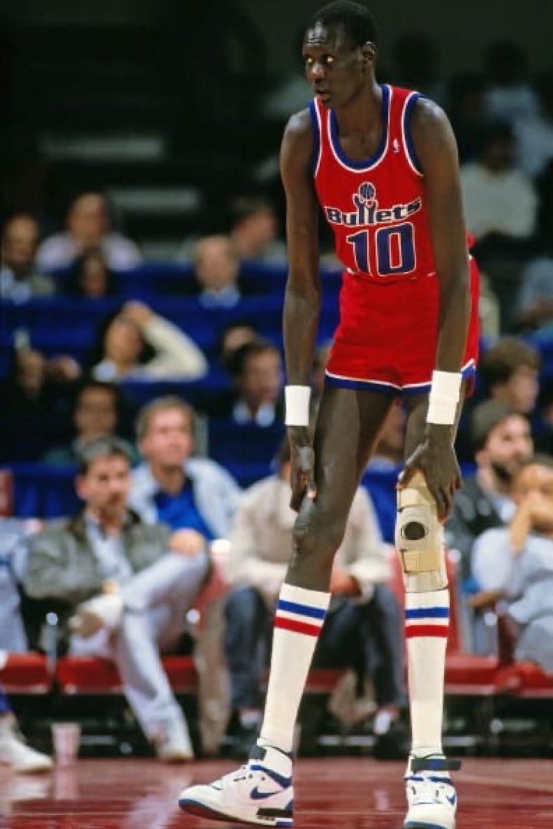 StKenney's tweet photo. @VinnysCorner1 Manute Bol https://t.co/Q7kw0wH5KS