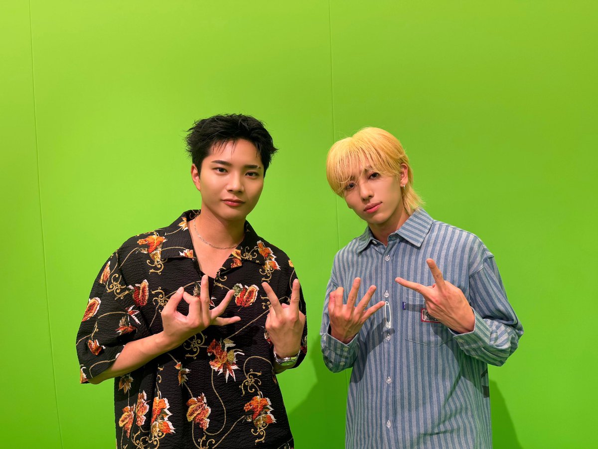 owv_official's tweet photo. DAZN 「みんなでFIFAワールドカップ -DAZN PARTY LIVE-」に #OWV から
 #中川勝就 #浦野秀太 が出演させていただきました⚽️➰

ご覧いただきありがとうございました❣️

佐藤寿人さん、井本貴史さん、中川絵美里さんと📸

まだまだ #FIFAワールドカップ は続きます👊OWVと一緒に楽しみましょう🔥

#OWV_SQUAD