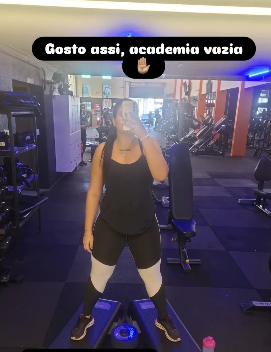 ricelyborges's tweet photo. Salvando aqui esse momento que fui treinar e tinha eu e mais 3 pessoas na academia, slk https://t.co/wLpADIrO1z