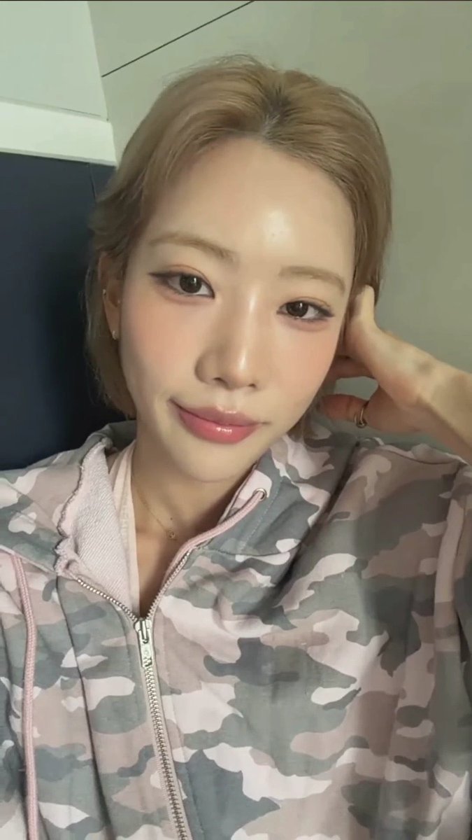 kimlipilled's tweet photo. https://t.co/QlbbZVmUFV
