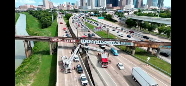 FirefightersHOU's tweet photo. Houston firefighters at work: A high-angle rescue at the Be Someone railroad overpass in downtown Houston. D08, E8, E1, L6,L19, HR11, SF30, AS30, A9, M9, RE42, L18 https://t.co/sFti7469g1