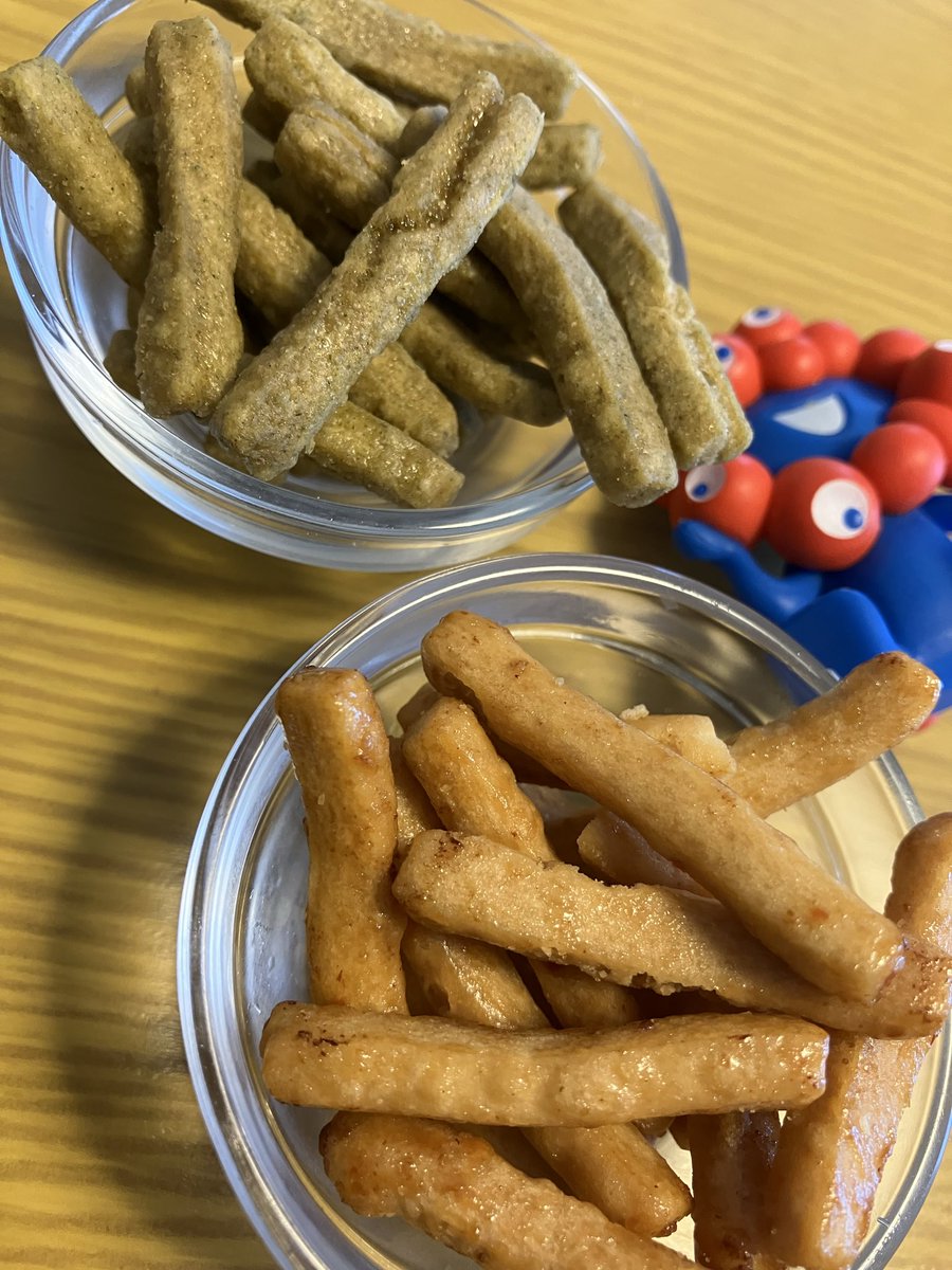 mrutsukun's tweet photo. 【名産シリーズ⑥】👌

おはようございます😃

40010（しまんと）読み、いいね👍

「だし醤油＆青のりかりんとう」
　　　〜四万十川の自然仕立て〜

青のりの磯な風味＆黒潮町産天日塩使用、そして四万十川伏流水で仕込んだダシ醤油＆一味唐辛子が絡む… NMB48 #新澤菜央 さん🐼🩷にもピッタリだよ🤣 https://t.co/Asi7CNP27g