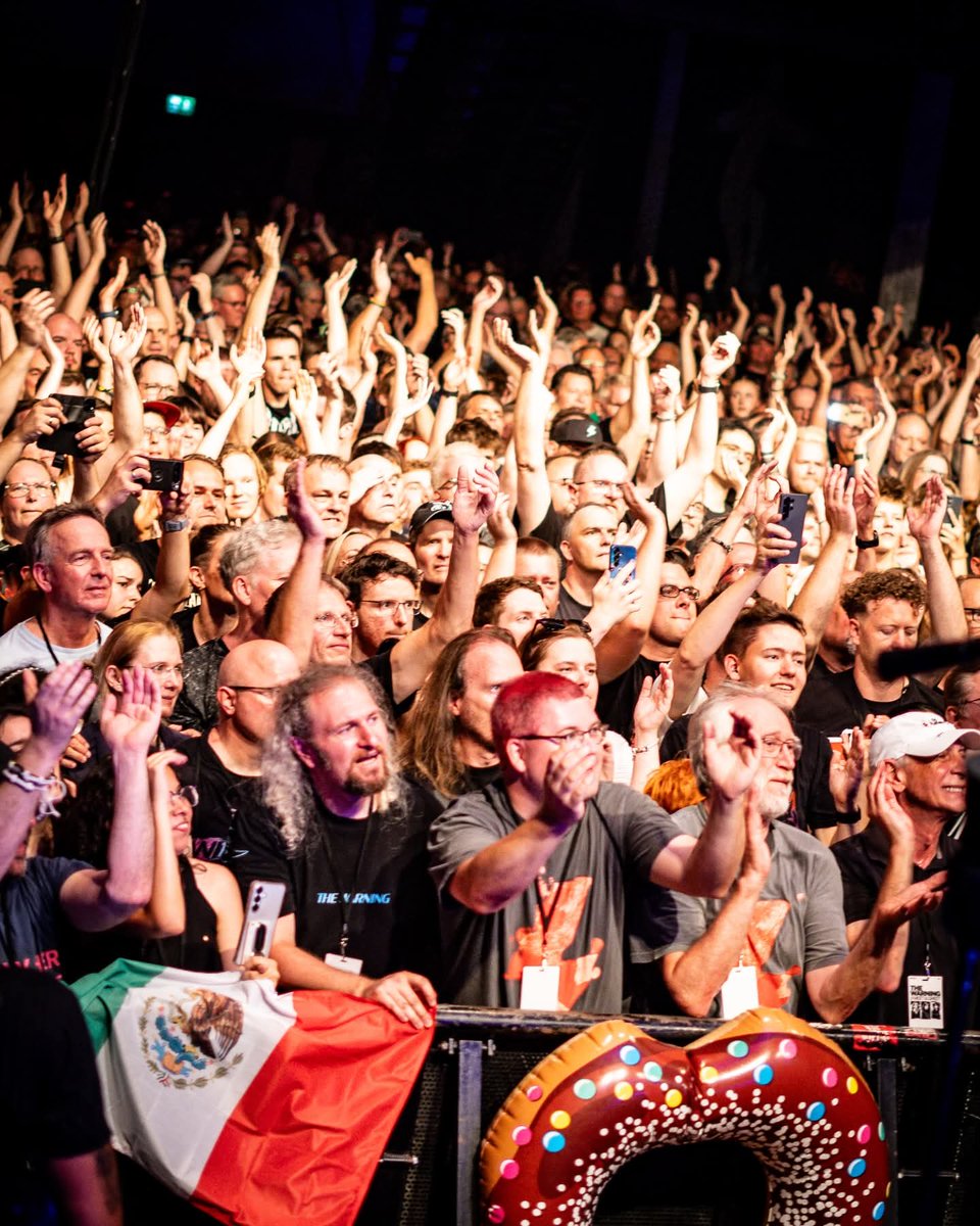 TheWarningDaily's tweet photo. The Warning via Instagram:
"Münster, thank you for a great show and for all the love you showed us!! ❤️

We’re so grateful for your understanding, even though the show didn’t end as planned. Thank you to everyone who checked in on Pau, she’s feeling much better now and getting some rest! 

📸 @/lindaeklov.photo (1,3,6)"