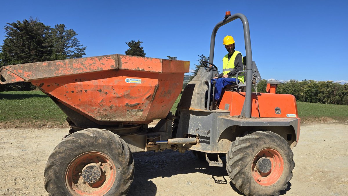 IngematisSL's tweet photo. ¿Tus operarios manejan #dumper sin certificar? ⚠️ Evita sanciones graves de Inspección de Trabajo.
​Cumple con el Art. 5 del RD 1215/1997 y la norma UNE-ISO 7130 con el nuevo curso teórico-práctico de #INGEMATIS. Vemos imágenes del último curso. https://t.co/470xZJz2bd https://t.co/w1Jc1lzpk2