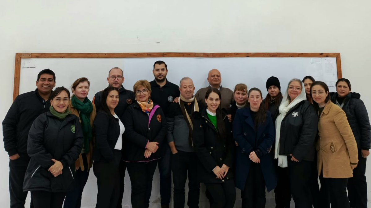 UNP_Paraguay's tweet photo. Funcionarios de la UNP participaron de jornadas de capacitación sobre “Trabajo en Equipo y Comunicación” y “Excel PRO”, impulsadas por la Dirección de Talento Humano. La iniciativa fortalece competencias personales y técnicas, promoviendo una gestión institucional más eficiente. https://t.co/M6onyVMkK5