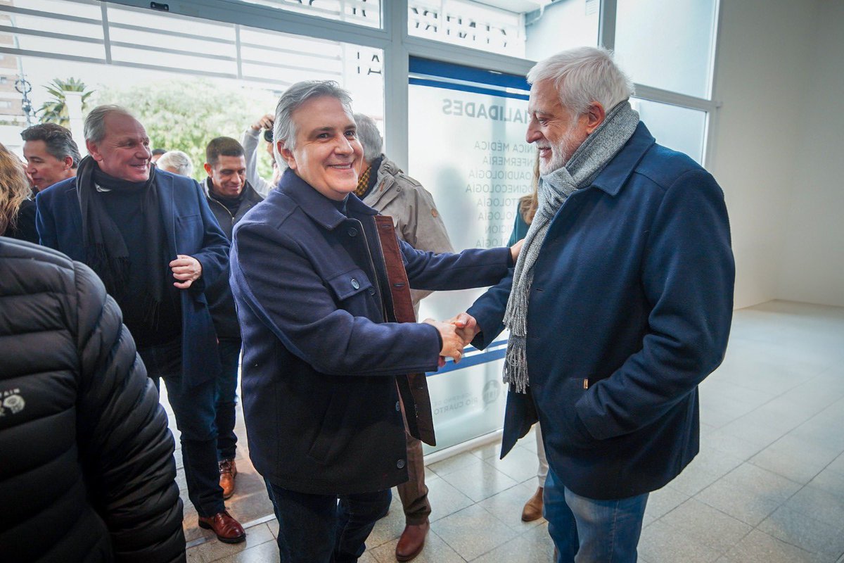 MartinLlaryora's tweet photo. La #salud y la #educación deben pensarse como un todo integrado, donde lo público y lo privado empujen juntos hacia adelante.

Este Centro de Salud mejorará la atención en enfermería, pediatría, clínica médica, cardiología, ginecología, odontología, vacunación, nutrición, kinesiología, psicología, farmacia y muchas otras áreas. Además, coordina una red de 25 centros de atención primaria distribuidos en los barrios de esta querida ciudad.

Qué mejor manera de celebrar los 240 años de la ciudad de #RíoCuarto que inaugurando una obra que cuida, acompaña y mejora la vida de los vecinos.

#HacerParaCrecer